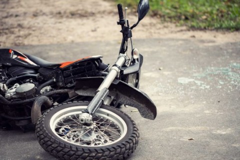 Motociclista Inabilitado se Envolve em Acidente na Avenida Goiás