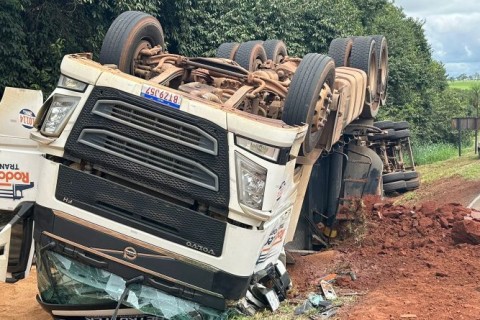 Motorista Ferido Após Capotamento de Caminhão na Rodovia Brigadeiro Faria Lima